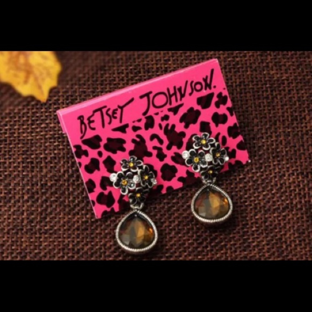 NWT BETSEY JOHNSON AMBER BOUQUET EARRINGS